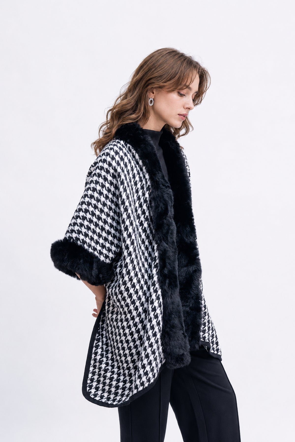 Capeshawl with Faux Fur Trim