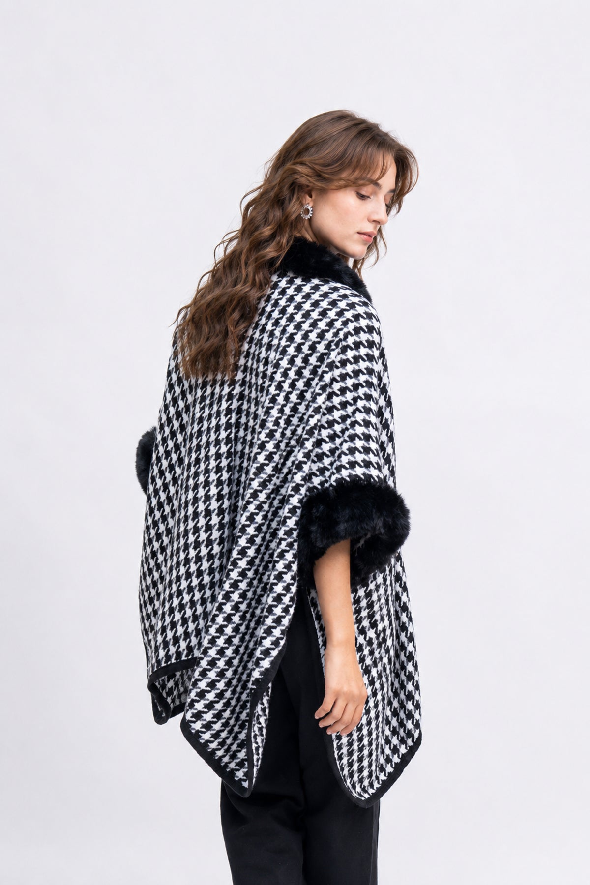 Capeshawl with Faux Fur Trim